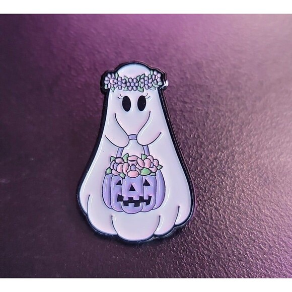 Halloween ghost Enamel pin - Cute Pastel Spooky ghost - Picture 1 of 2